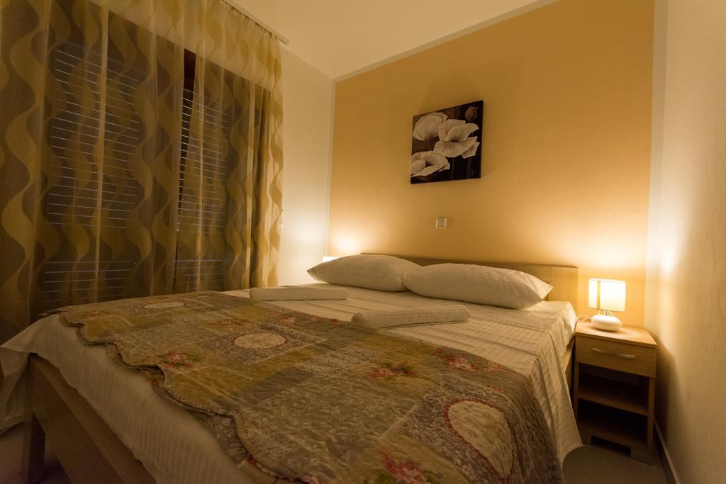 Apartments Bisera Trogir Eksteriør bilde