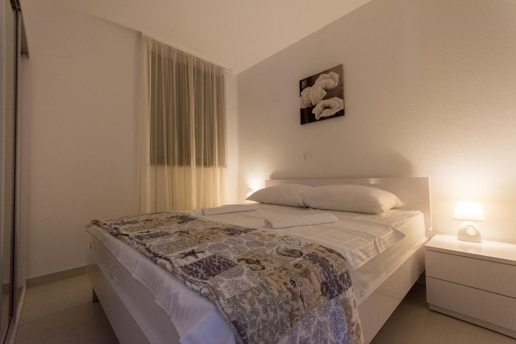 Apartments Bisera Trogir Eksteriør bilde