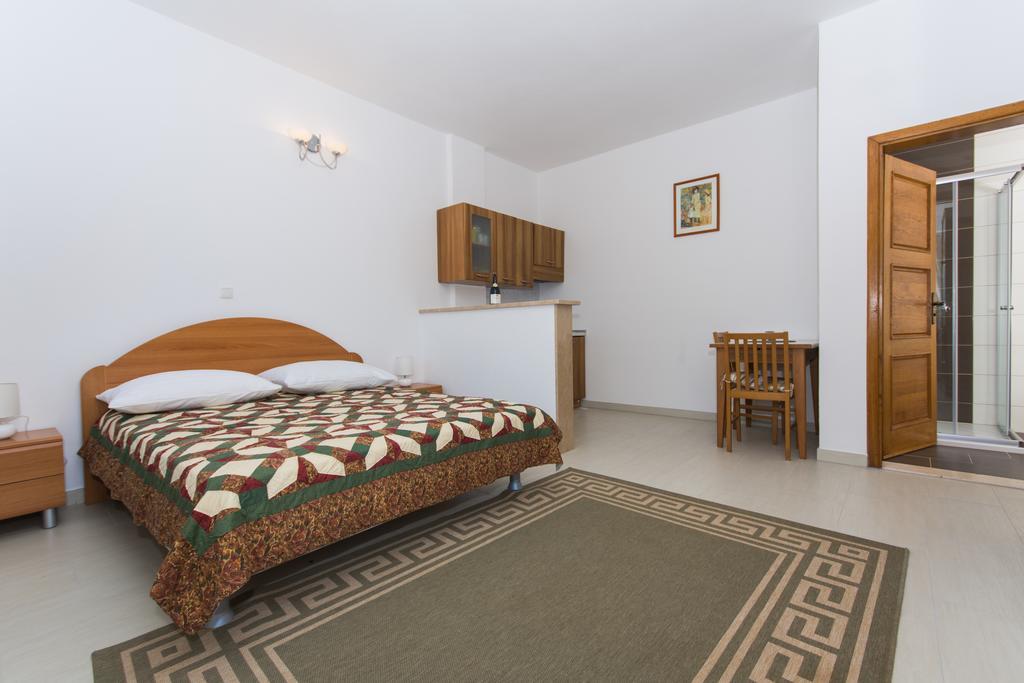 Apartments Bisera Trogir Eksteriør bilde